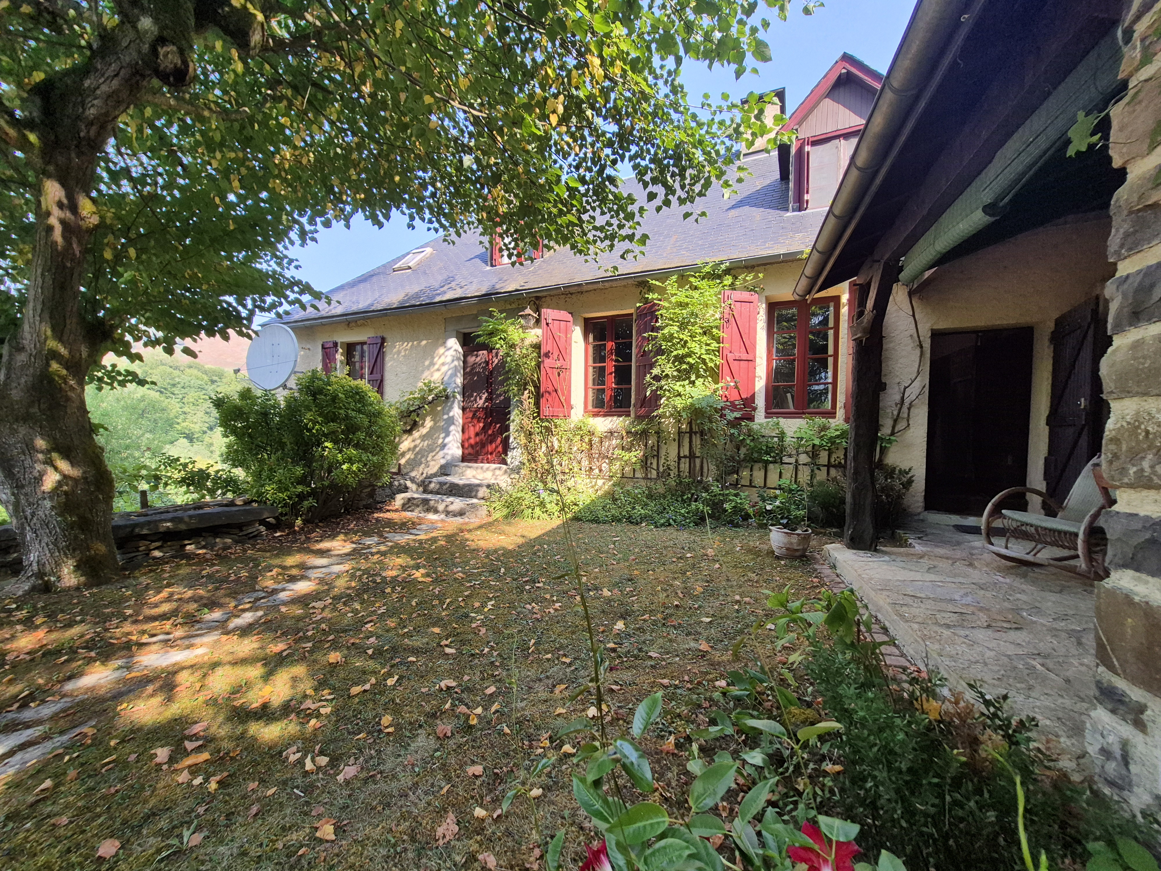 Maison de campagne avec belle vue et dépendances