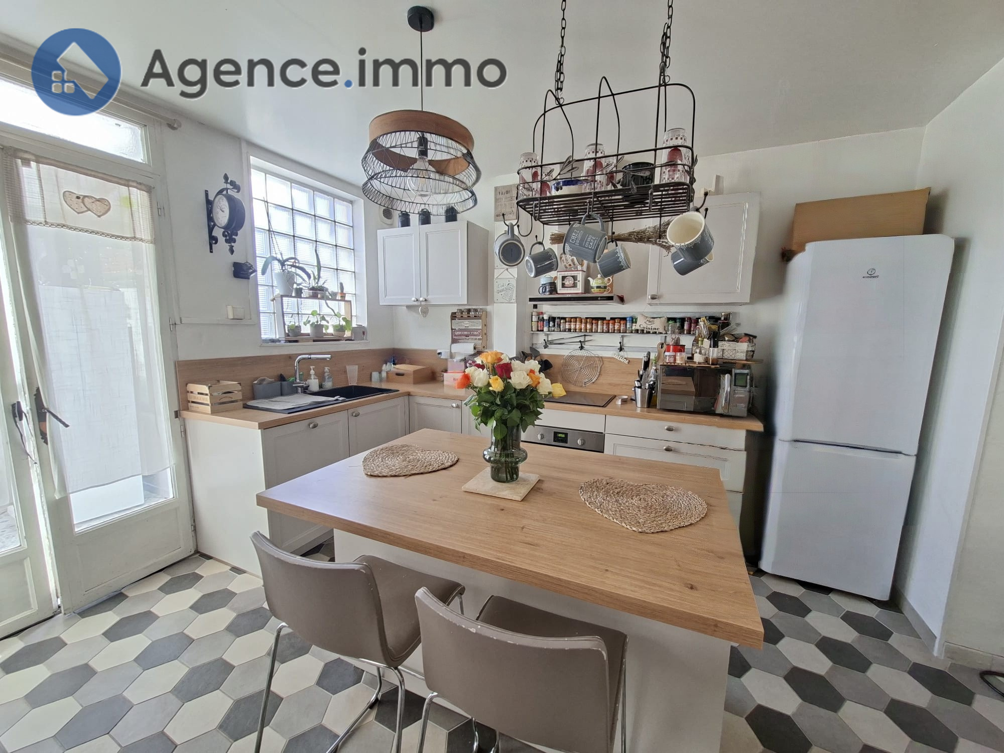 TÉLOCHÉ – Maison familiale + logement indépendant idéal Ai