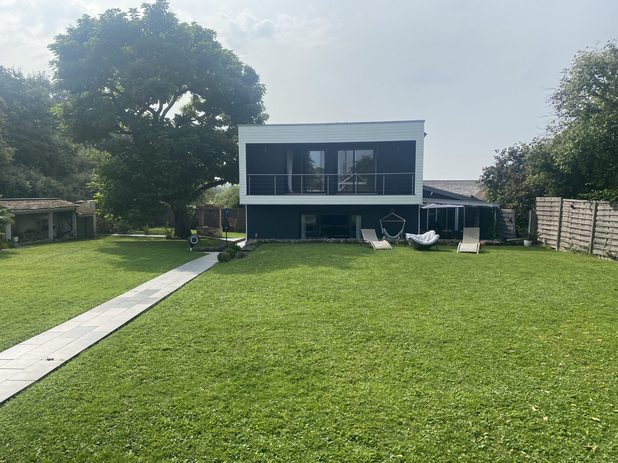 Maison contemporaine de 187 m² avec grand jardin – Fontenaill