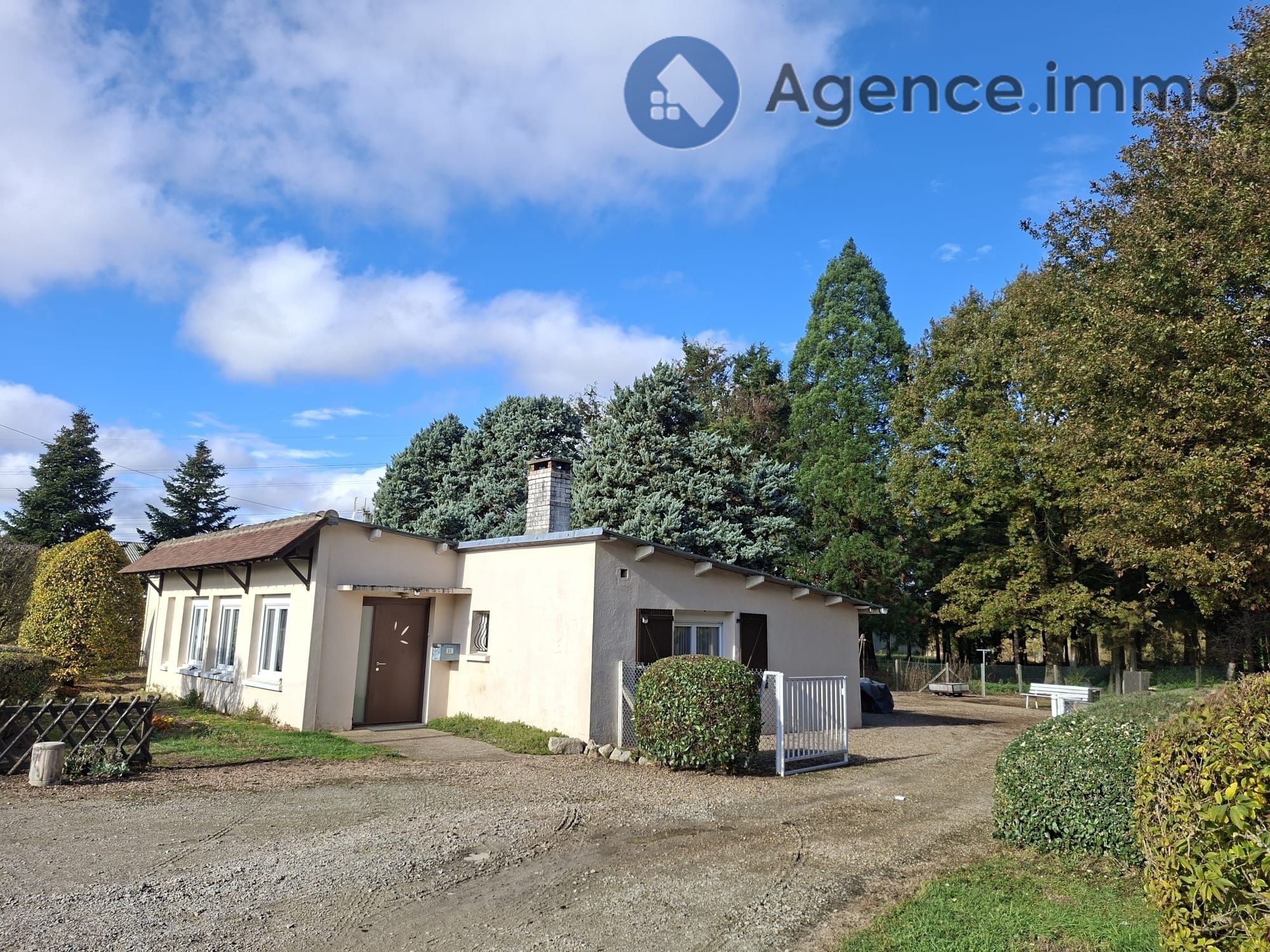 Maison de plain pied avec jardin à la campagne