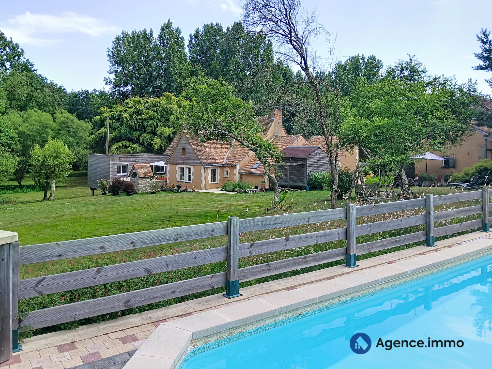 Moulin de 122 m² et 3 Gîtes à vendre sur un terrain de 31 438 m²